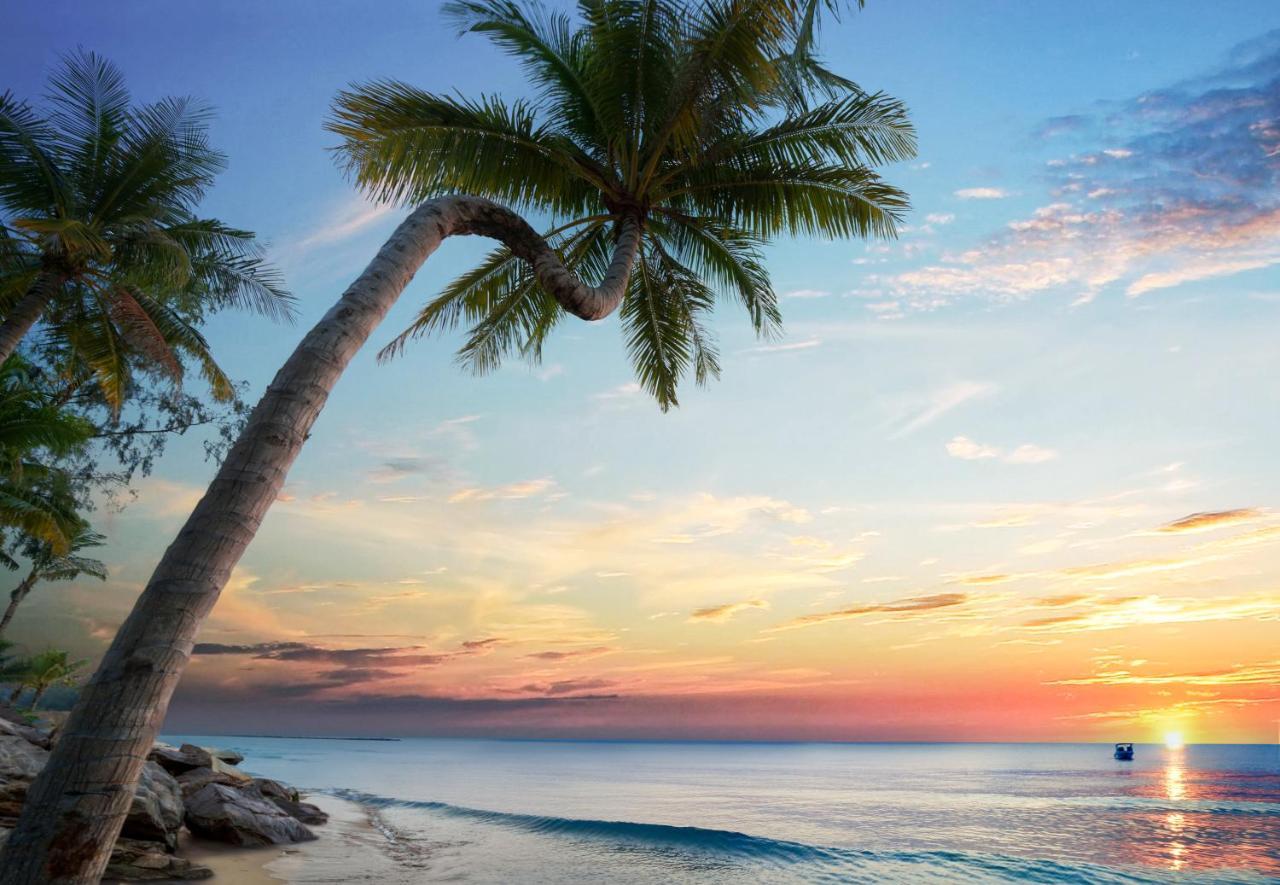 Vinpearl Resort & Spa Phu Quoc Bagian luar foto Sunset at the beach