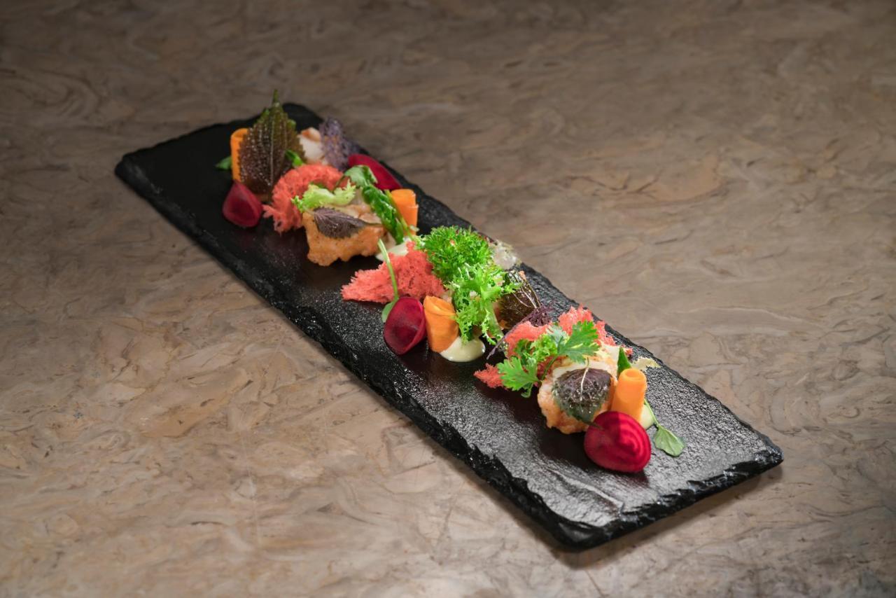 Vinpearl Resort & Spa Phu Quoc Bagian luar foto A salad on a slate plate