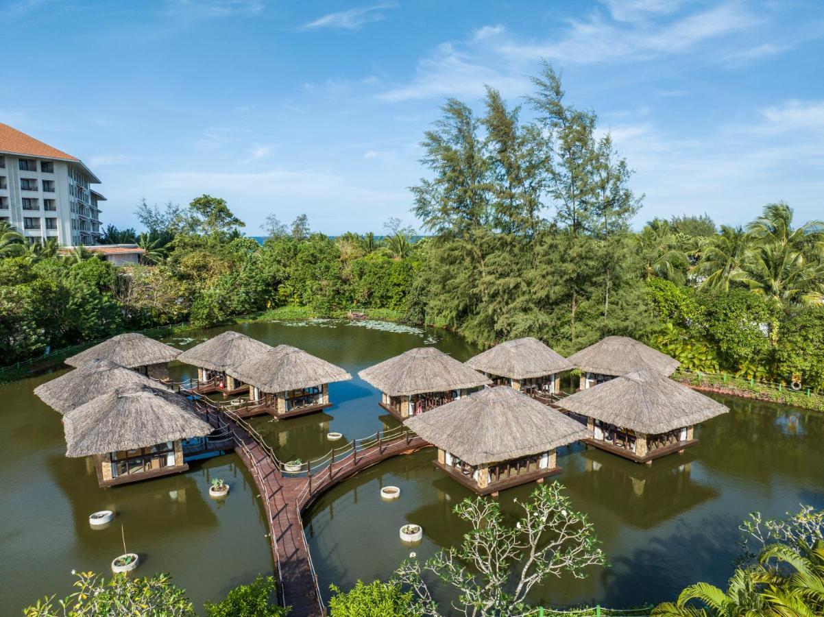 Vinpearl Resort & Spa Phu Quoc Bagian luar foto The resort's floating bungalows