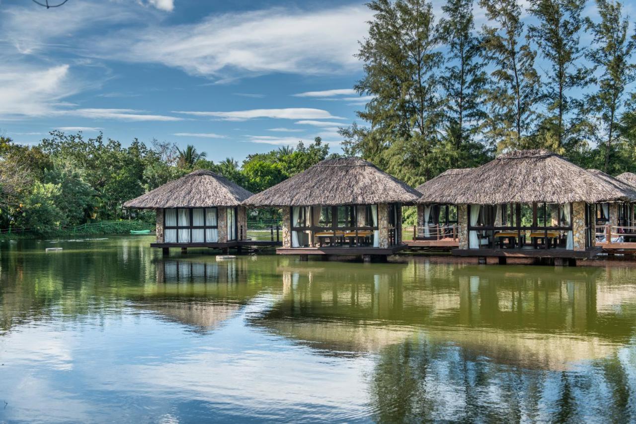 Vinpearl Resort & Spa Phu Quoc Bagian luar foto The resort's lake