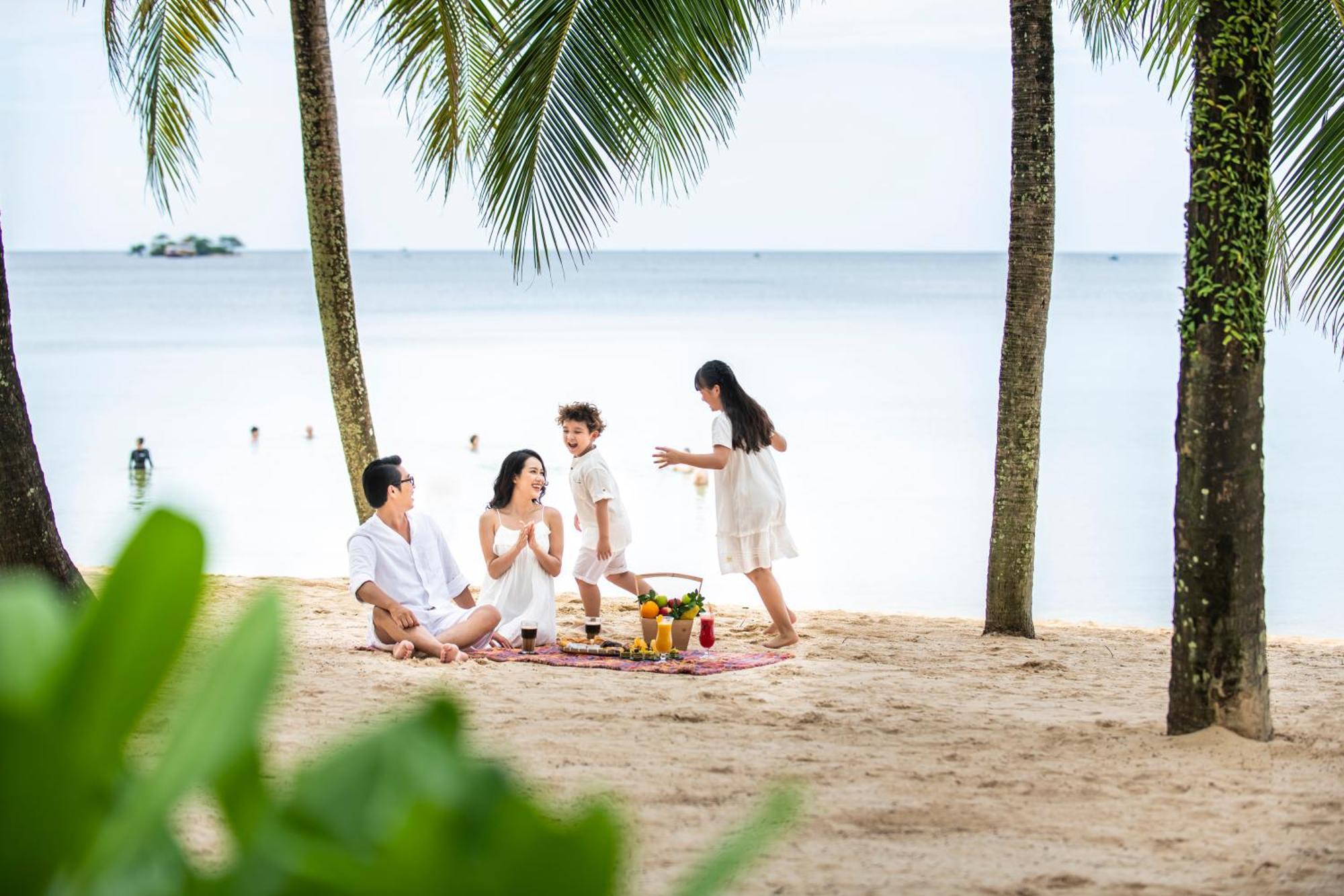 Vinpearl Resort & Spa Phu Quoc Bagian luar foto A picnic on the beach
