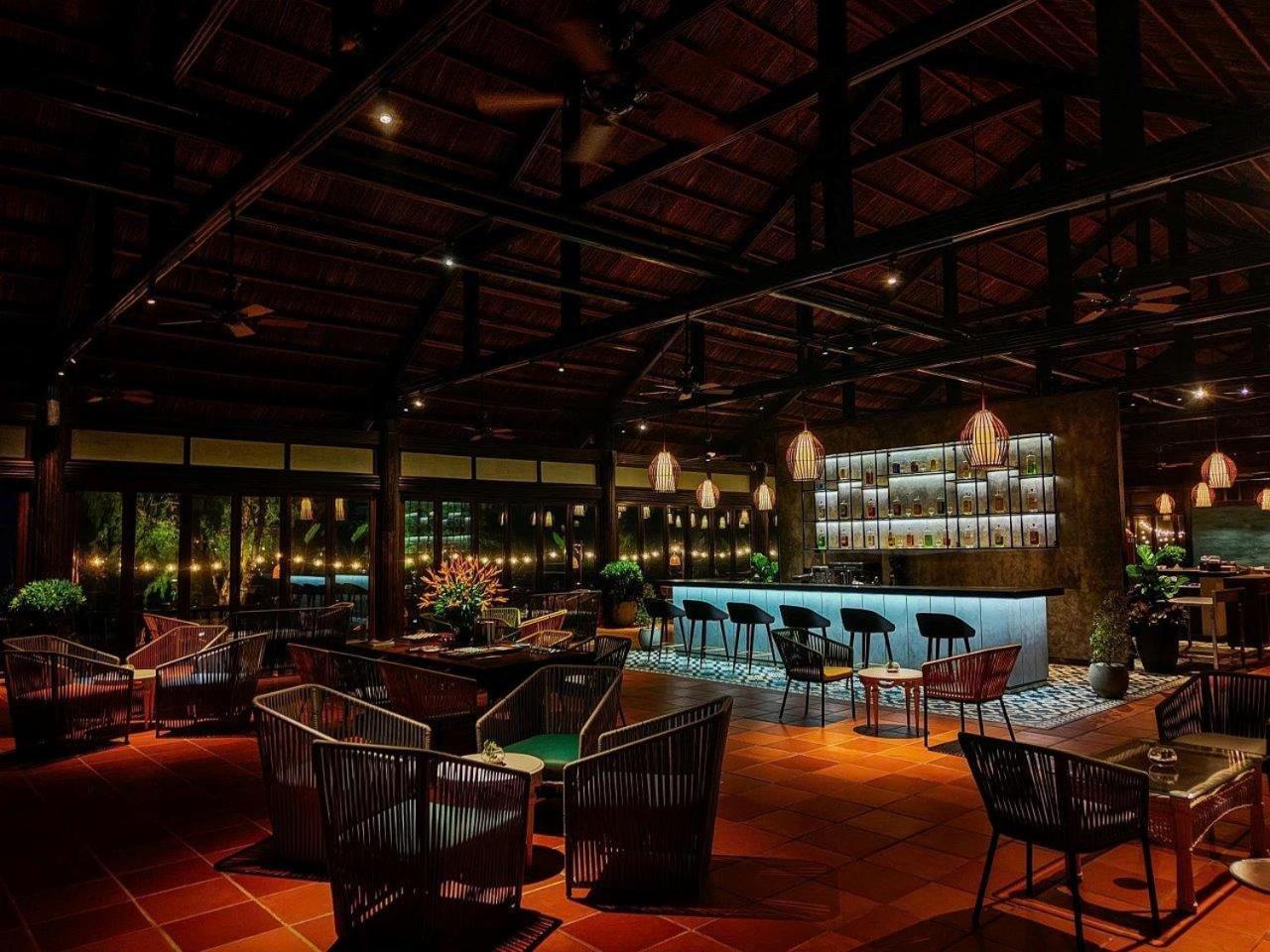Vinpearl Resort & Spa Phu Quoc Bagian luar foto The bar at the resort